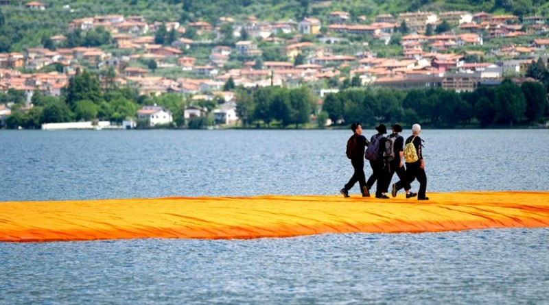 Досуг: По итальянскому озеру можно ходить аки посуху