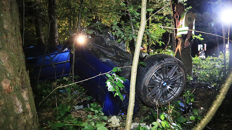 Новости: BMW разорвало на части, водитель погиб