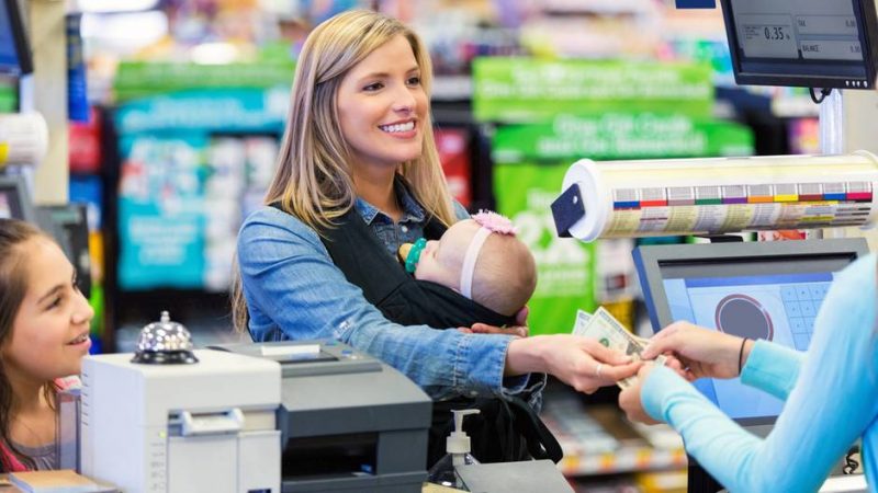 Общество: Снять наличные на кассе супермаркета будет проще