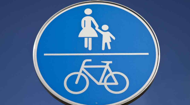 Закон и право: Могут ли велосипедисты объезжать водителя справа? рис 2