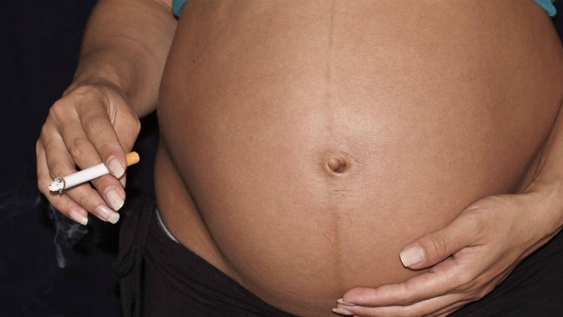 Общество: Врачи хотят платить беременным за то, чтобы они бросили курить