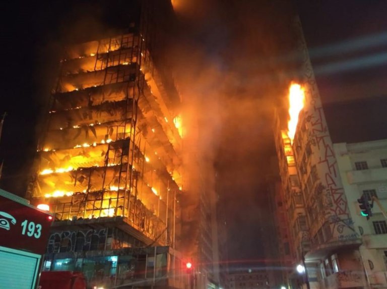 Отовсюду обо всем: Здание высотой в 26 этажей обрушилось в результате ужасающего пожара в Сан-Паулу