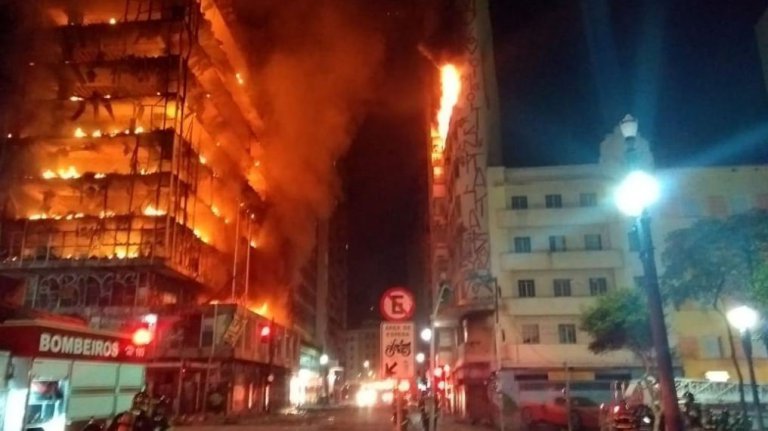 Отовсюду обо всем: Здание высотой в 26 этажей обрушилось в результате ужасающего пожара в Сан-Паулу