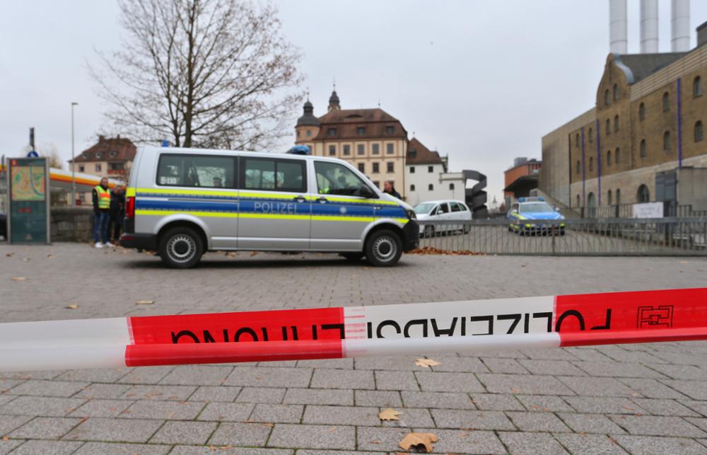 Происшествия: В Баварии хулиган буянил и размахивал ножом: полиции пришлось стрелять рис 2