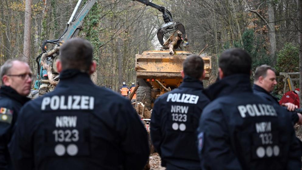Происшествия: В Хамбахском лесу неспокойно: активисты напали на сотрудников RWE и полицейских