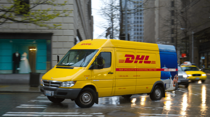 Общество: Курьер DHL рассказал, почему посылки доставляют ненадлежащим образом