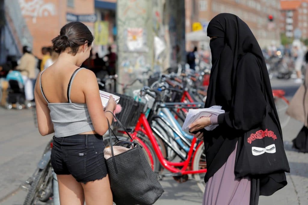 Общество: Ислам для всех! Скандальный вопрос о сокрытии лица в Германии