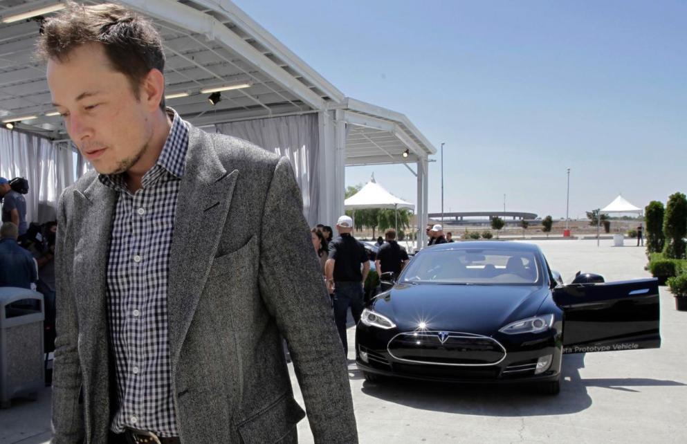 Технологии: Китайские хакеры смогли обмануть автопилот автомобиля Tesla