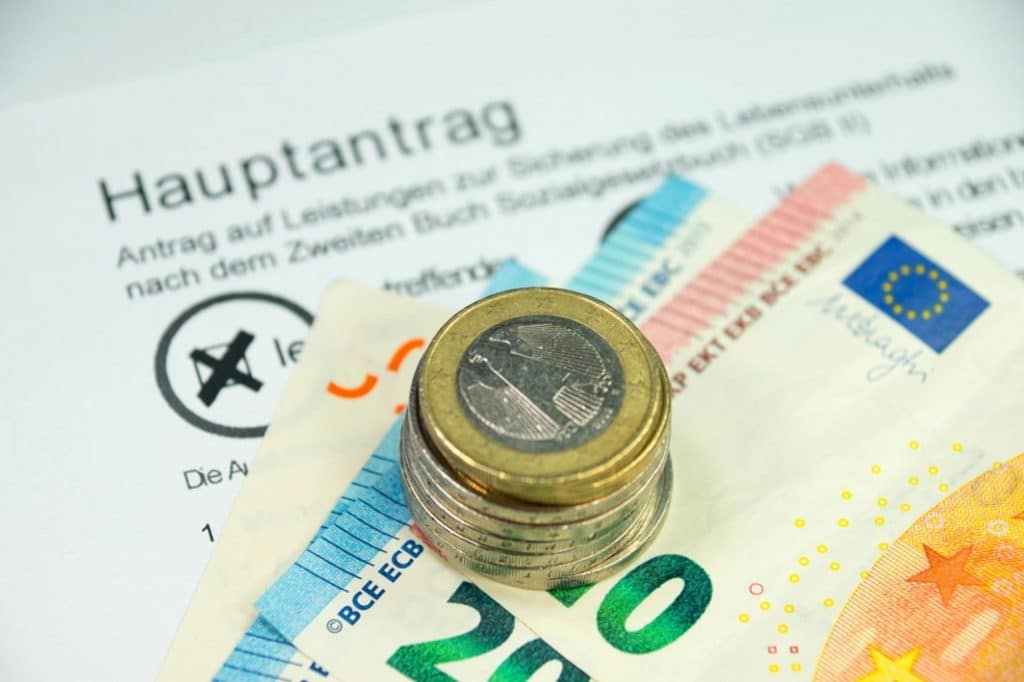 Деньги: Десятки тысяч жителей Германии получат право на страховое пособие по безработице