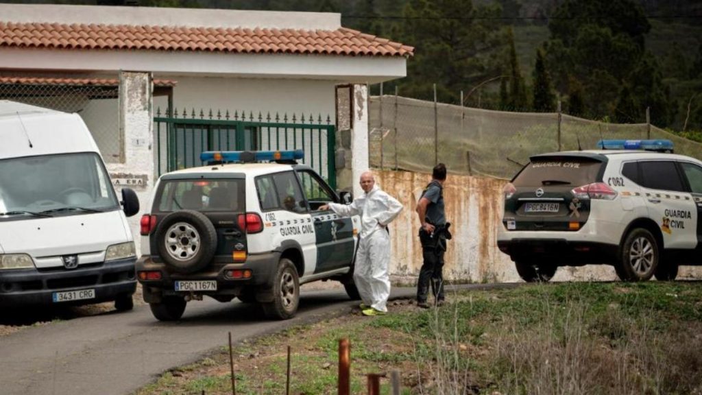 Происшествия: Убийство на Тенерифе: мужчина заманил семью в пещеру, где убил жену и сына