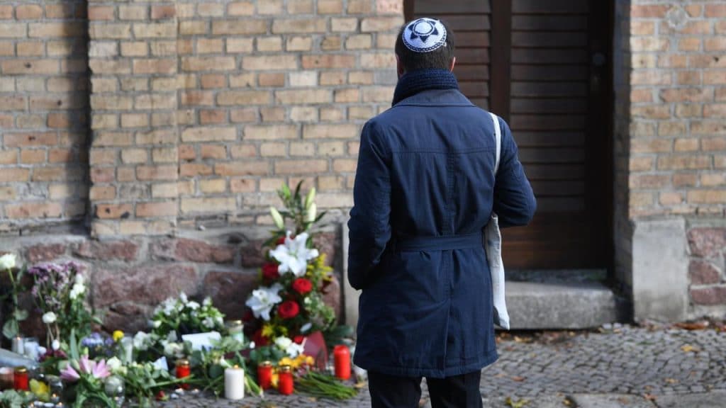 Общество: Евреи в Германии не верят, что немецкая полиция может их защитить
