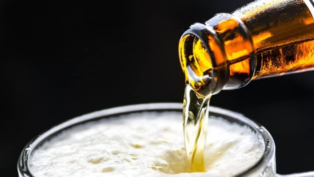 Полезные советы: Помогает ли теплое пиво при простуде