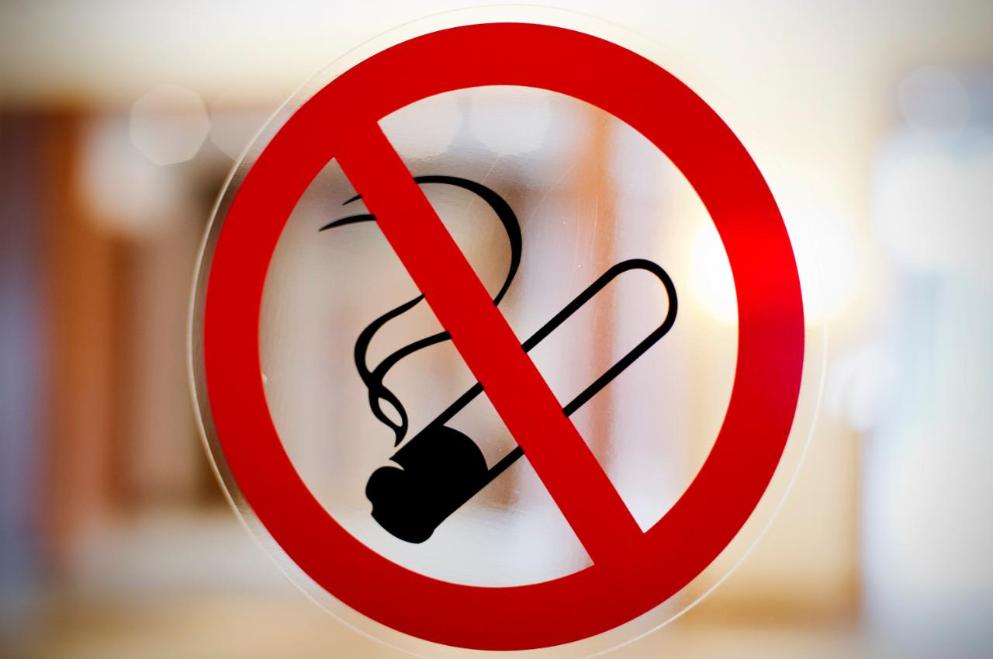 Германия запретит курить при детях