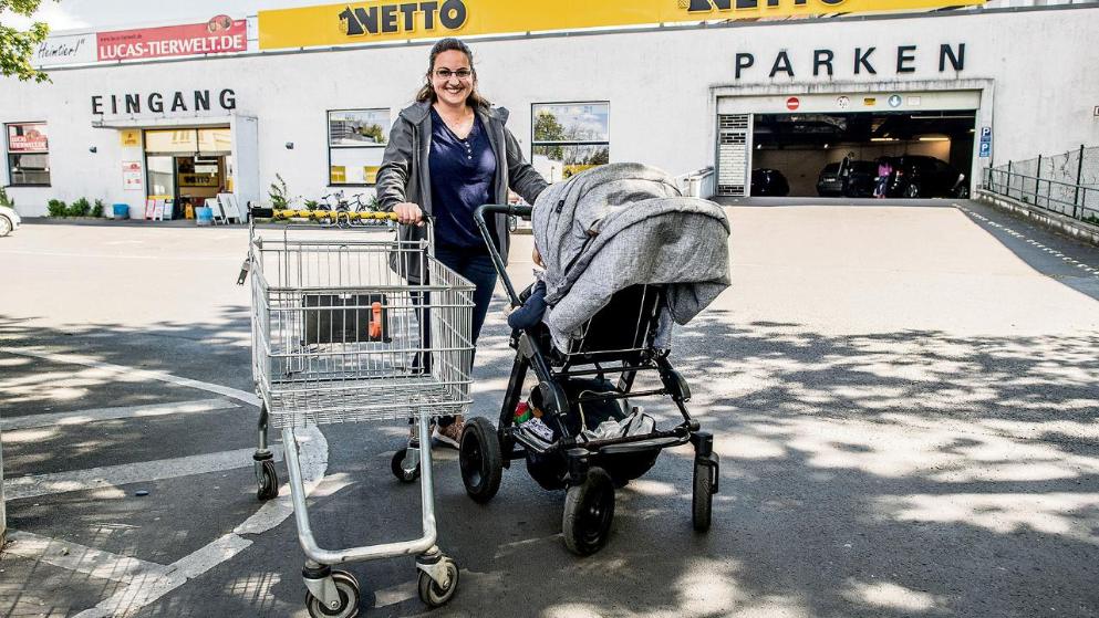 Общество: В Берлине мать-одиночку  не впустили в супермаркет с детской коляской