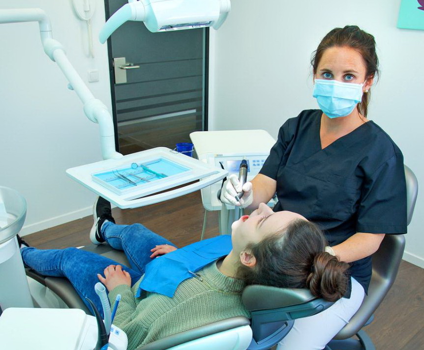 Общество: Максимум два пациента в день: стоматологические клиники в Германии на грани банкротства