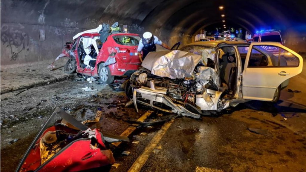 Происшествия: Ужасная авария в Эссене: в тоннеле столкнулось два автомобиля. Погибли два человека, еще один в тяжелом состоянии