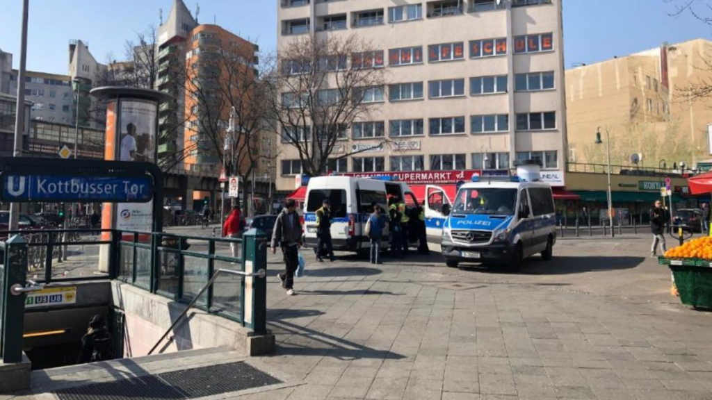 Общество: Во время эпидемии коронавируса в берлинском метро стало опаснее: девушек домогаются, но полиция бездействует