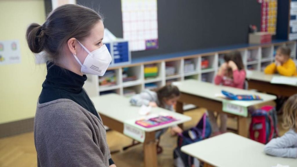 Общество: Министр здравоохранения: детям разрешат не носить FFP2-маски