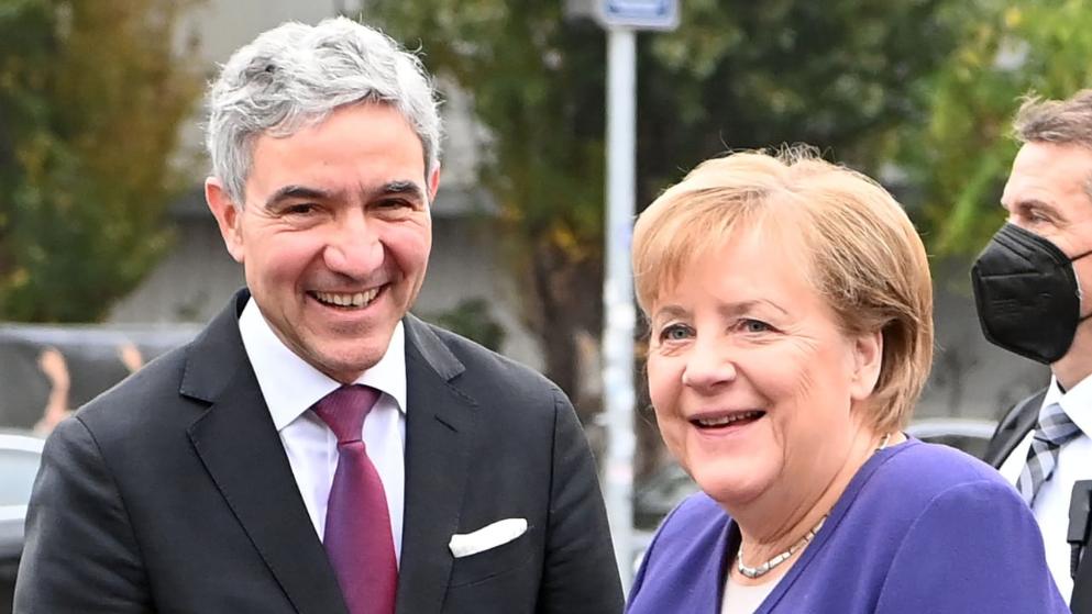 Политика: Опасная дружба для немецкой демократии? Как Меркель продвигала свои законы