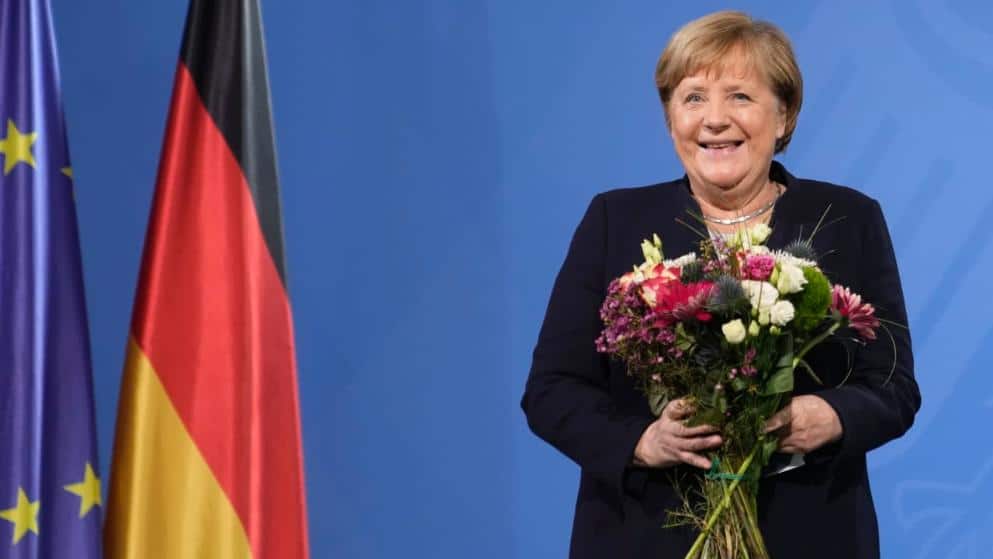 Политика: Воспоминания вместо конференций: Меркель напишет мемуары