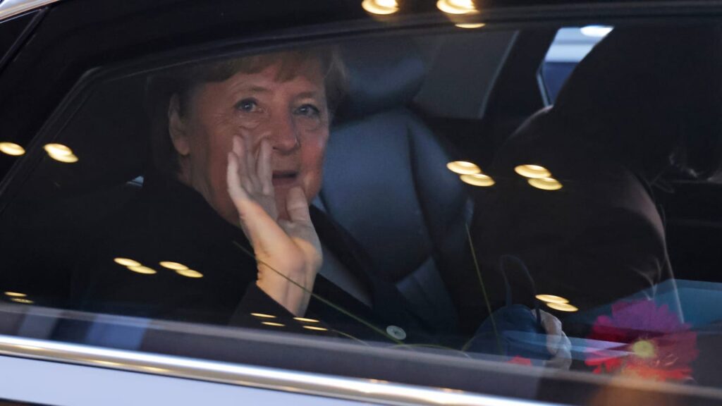 Политика: До свидания, фрау Меркель: канцлер передала ключи своему приемнику