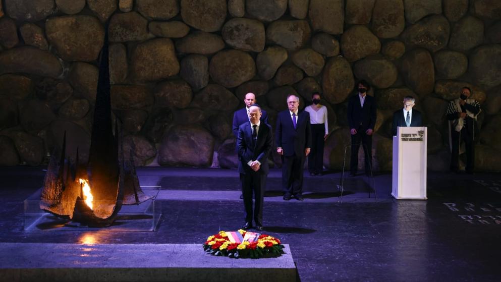 «Это преступление заставило мир заглянуть в бездну»: Олаф Шольц посетил мемориал Холокоста Яд Вашем